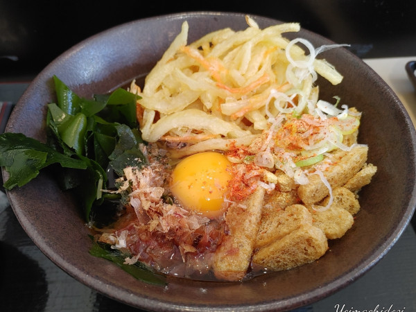 「朝そば（温、生卵：450円）、三陸わかめ（無料）」@ゆで太郎 北本深井店の写真