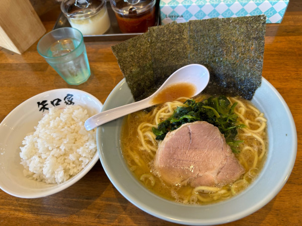 「ラーメン　ライス」@矢口家 中原店の写真