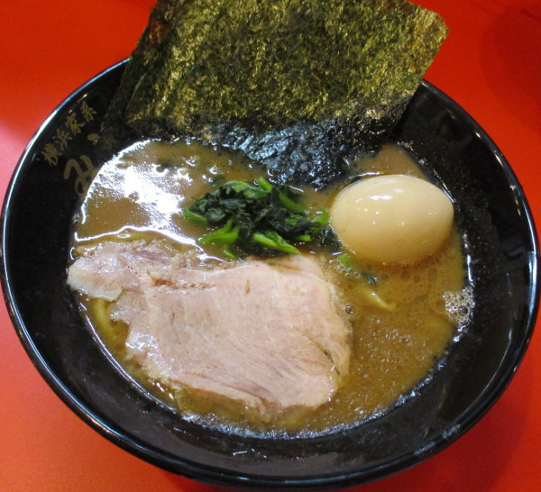 「味玉ラーメン　600円※オープンキャンペーン　通常1000円」@横浜家系ラーメン みどりの写真