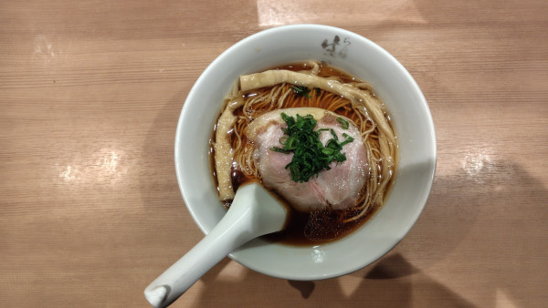 「醤油らぁ麺」@らぁ麺 はやし田 武蔵小杉店の写真