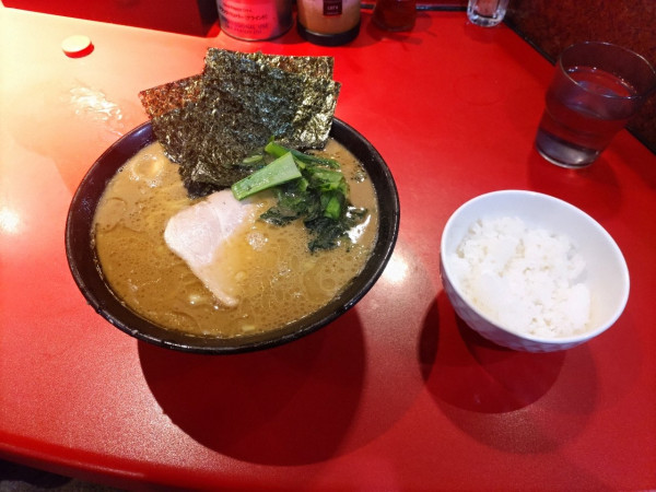 「ラーメン＋半ライス」@厚木家の写真