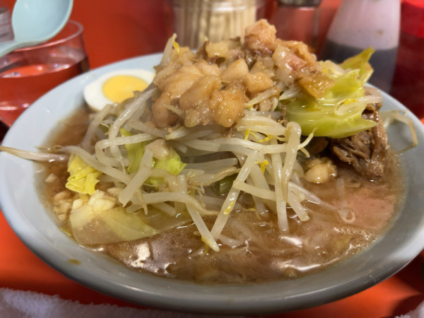 「ラーメン　麺半分」@ラーメン富士丸 神谷本店の写真