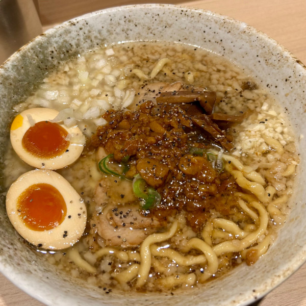 「燻製玉子ラーメン（セアブラ・ニンニク）」@セアブラーメン 東中八の写真