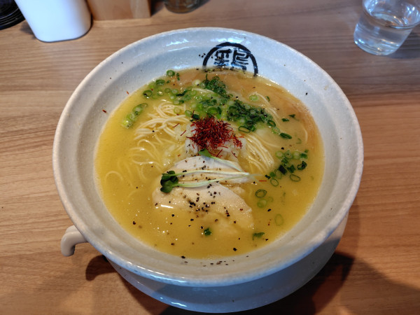 「鶏白湯らーめん900円」@らーめん、肉丼ぶり 吉成鶏白湯 鶏神の写真