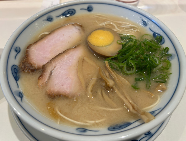 「ネギ増しラーメン＋替玉＋サービスライス」@らあめん英 本店の写真