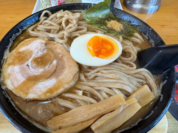 「濃厚魚介らあめん大盛りコッテリ」@あゆ次郎 北本店の写真