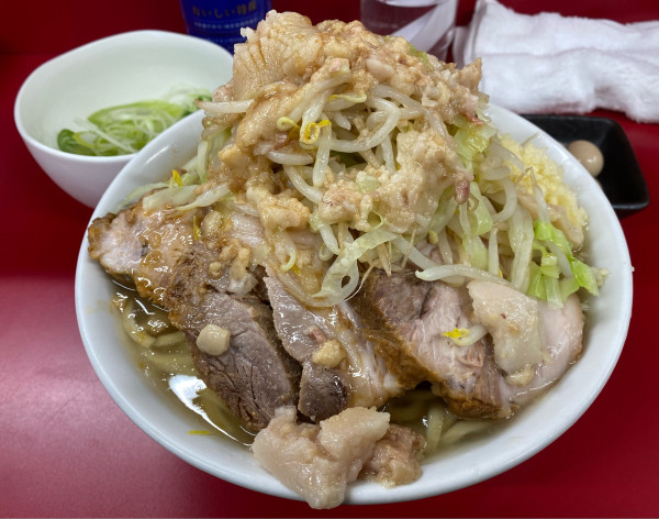 「小豚ラーメン  ネギ  うずら」@ラーメン二郎 神田神保町店の写真