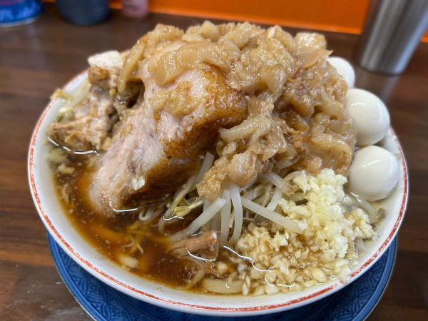 「茨城常陸牛骨らーめん（牛魔王）・うずら」@らーめん漢道の写真