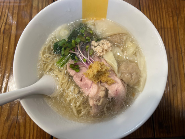 「ワンタン入り塩生姜らー麺1150円」@塩生姜ら一麺専門店 MANNISH 蔵前店の写真
