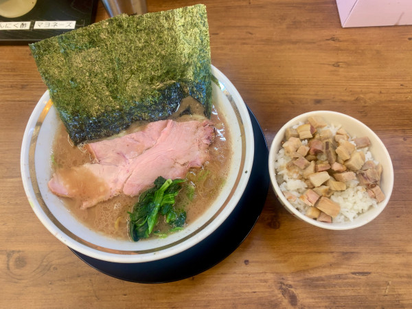 「ラーメン(並)900円・チャーシューまぶし250円」@との丸家 成東店の写真