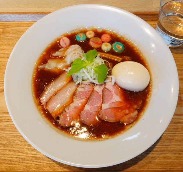 「【本店 冬の限定麺】宍道湖しじみ赤だし中華蕎麦＋特製変更券」@宍道湖しじみ中華蕎麦 琥珀 東京本店の写真