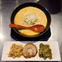 担担麺+のせもの三点盛り(1300円)