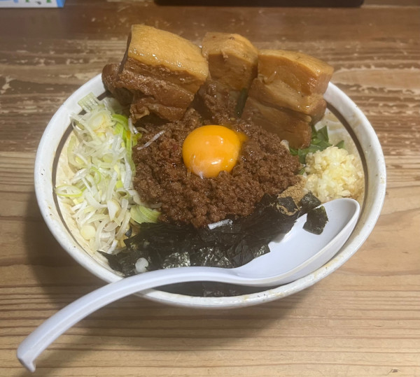 「トロ豚まぜそば」@麺 酒 やまのの写真