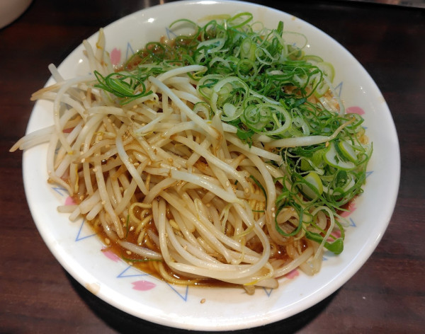 「Aセット（中華そば、半チャーハン）980円 ネギ.もやし 各10」@のりや食堂の写真