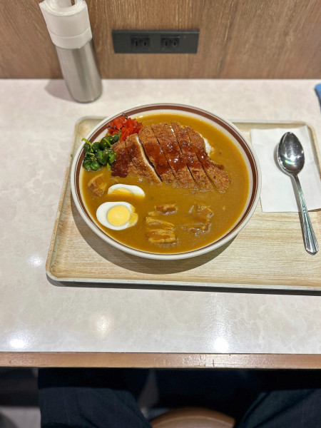 「カツカレー、ゆで卵」@モンスナック 新宿紀伊国屋ビル店の写真