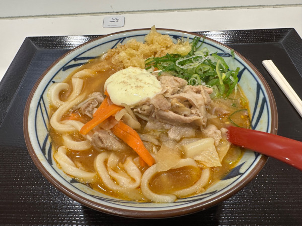 「俺たちのガリバタマヨ豚汁うどん（並盛）920円→890円」@丸亀製麺 イーサイト高崎店の写真
