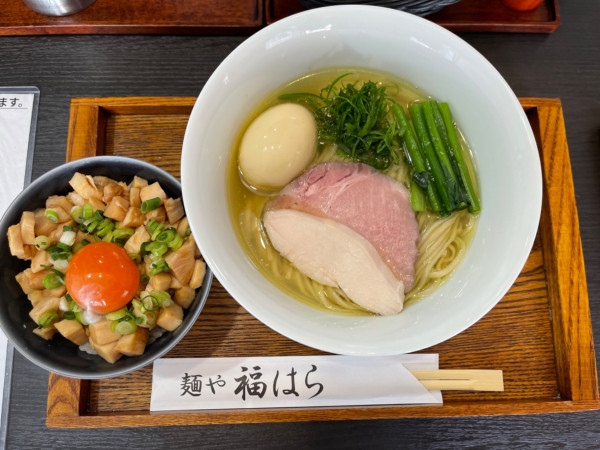 「味玉芳醇鶏そば(塩)とユッケ風とり飯」@麺や 福はらの写真