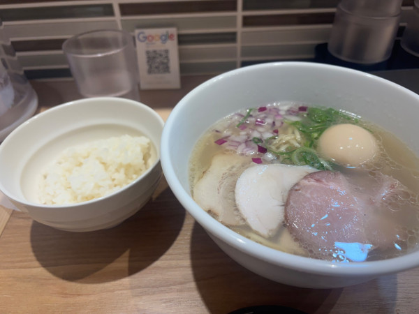 「味玉貝出汁中華そば（塩）、小ライス」@貝麺 あおみの写真