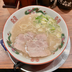 【期間・数量限定】「思い出の豚骨ラーメン」950円