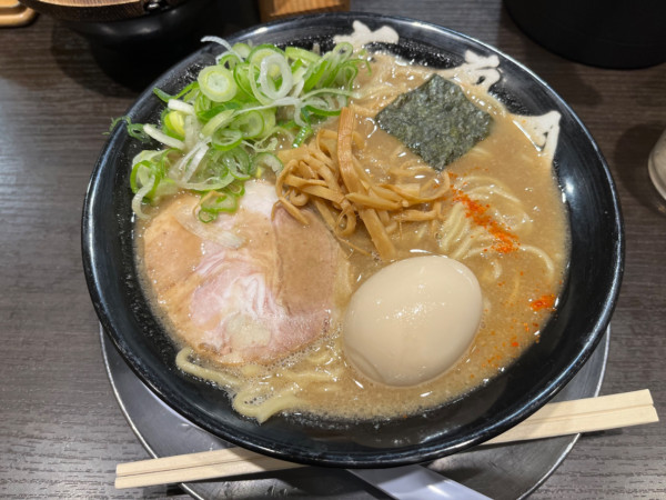 「味玉中華そば（並）」@六厘舎 上野店の写真