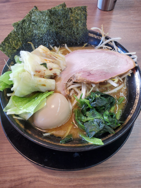 「ラーメン並　キャベツ(トッピング)」@家系ラーメン王道家直伝 との丸家 八千代店の写真