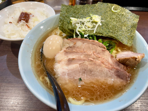 「全部乗せ  麺増し」@横浜家系らーめん侍 渋谷本店の写真