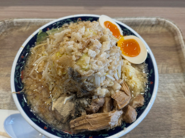 「ニボジロー　大盛　全増し　トッピング味玉」@凌駕IDEA イオンモール松本店の写真