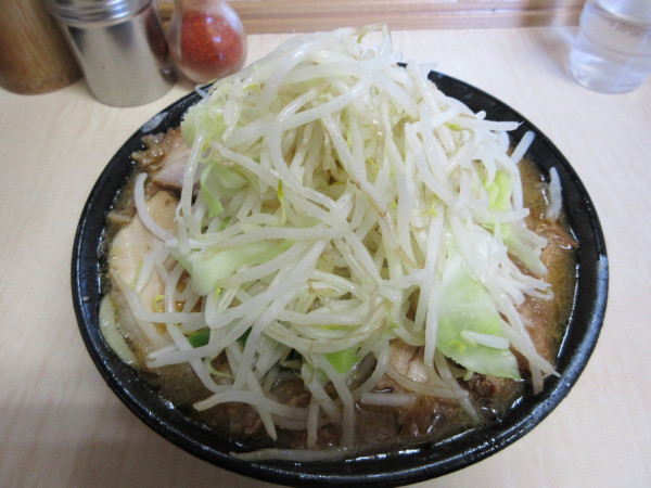 「みそラーメン（９８０円）＋ブタ３枚２００円」@ラーメン二郎 京成大久保店の写真