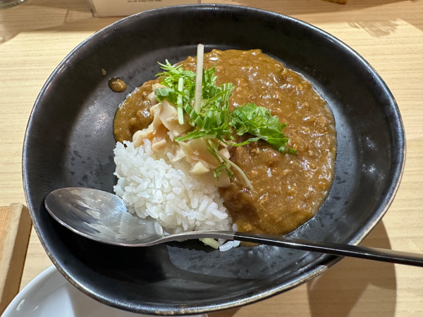 「ミニ八幡平ポークカレー300円」@支那そば まるこうの写真