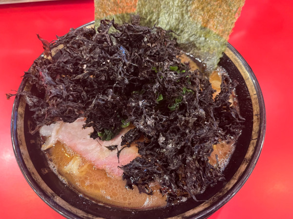 「朝ラーメン(並)780円＋岩のり200円」@横浜家系ラーメン 大輝家の写真