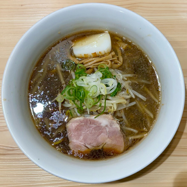 「醤油らーめん（麺少なめ）¥900」@三ん寅の写真