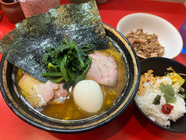 「中盛チャーシュー+くずれ+まぶし ライス ¥1,370」@家系総本山 ラーメン吉村家の写真