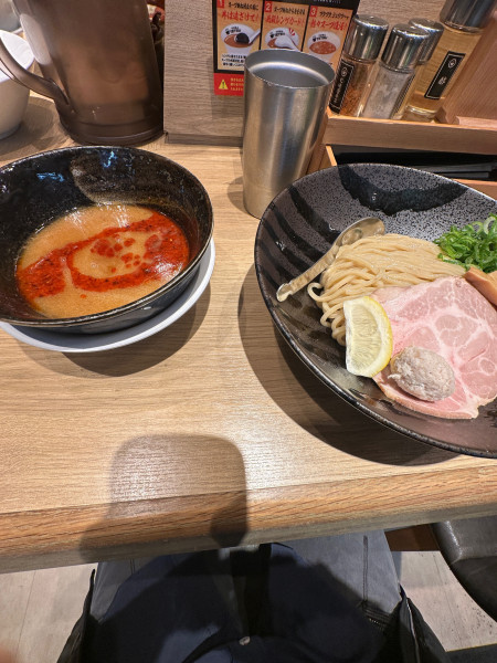 「限定鶏つけ麺赤　1080円」@つけめん TETSU 武蔵小杉店の写真