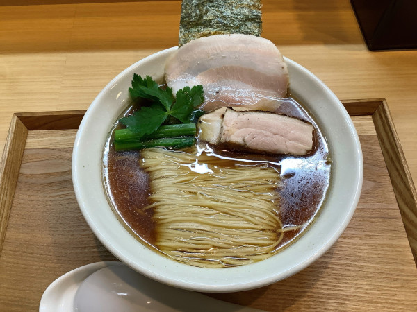 「特中華 淡麗煮干し醤油+トリュフ生七味（特中華醤油専用）」@中華そば うお静の写真