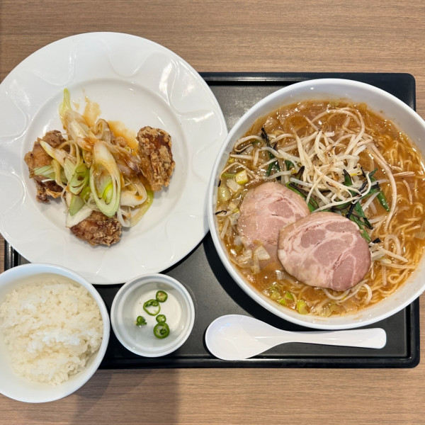 「味噌らぁ麺〜五重の味噌〜」@デニーズ 西新宿店の写真