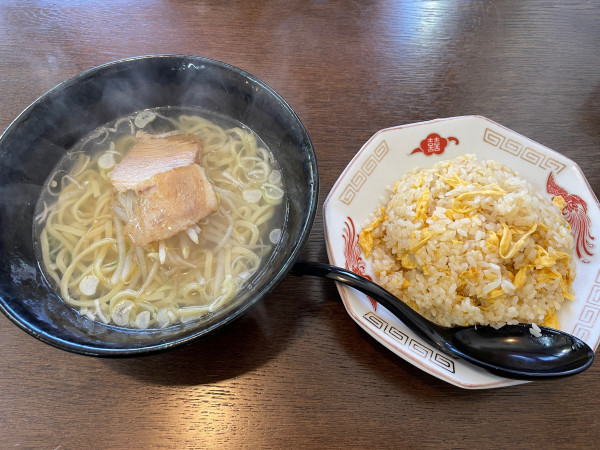 「塩ラーメン」@中華居酒屋 義萬の写真