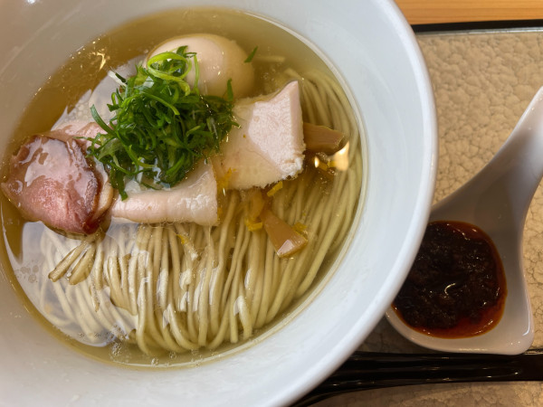 「味玉塩そば：1100円＋麻辣蝦醤：150円」@麺道 麒麟児 南長池店の写真