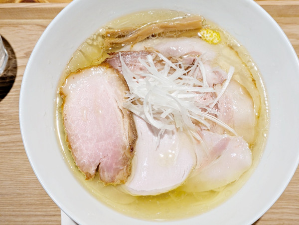 「チャーシュー塩らぁめん」@麺 ふじさきの写真