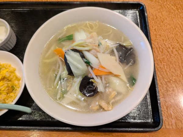 「肉野菜タンメンとミニ炒飯：950円」@中国料理 福井の写真