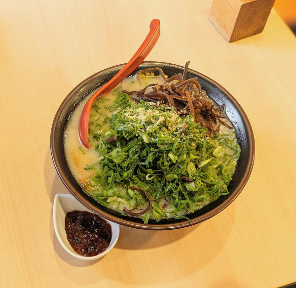 「博多とんこつら〜めん」@博多JIROの写真