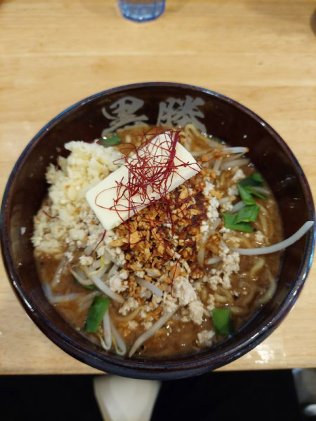 「にんにく味噌ラーメン＋バター＋半ライス」@味噌らーめん専門 黒勝の写真