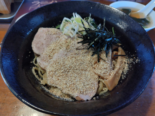 「油そば　（温）　※スープ付き」@かじかや手打らーめんの写真