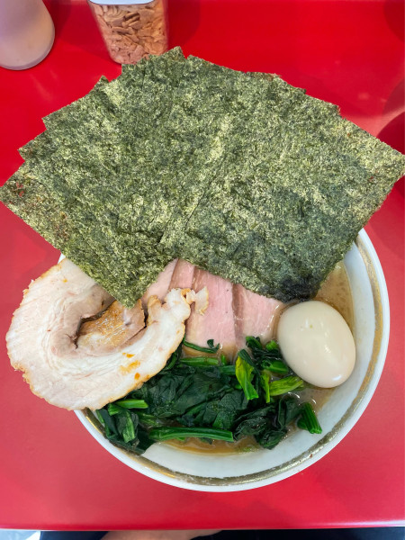 「得増しラーメン（並）　国産生ほうれん草　バラチャーシュー」@ラーメン濱野家の写真