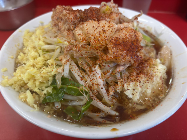 「小ラーメン＋しょうが＋生たまご」@ラーメン二郎 越谷店の写真