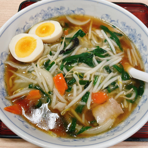 「もやしラーメン（0.5玉）630円 味玉 110円」@ぎょうざの満洲 おおたモール店の写真