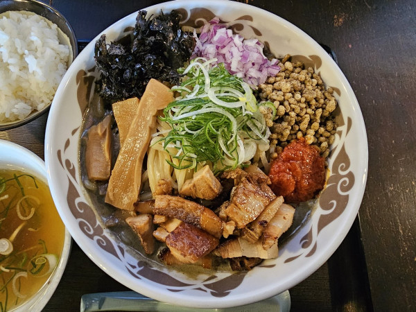 「【限定】濃厚白銀煮干混蕎麦　1300円」@煮干結社 弘前店の写真