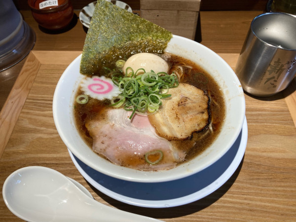 「淡麗中華そば＋味玉　¥900＋150」@おダシと銀しゃり 中華そば 新たの写真