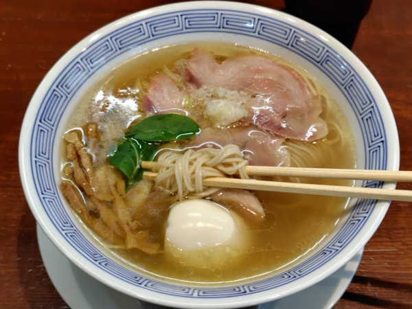 「塩味玉らぁめん·小ごはん」@らぁめん信shinの写真