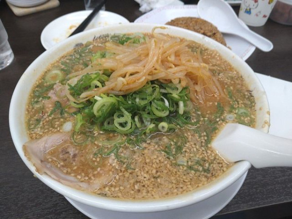 「味噌ラーメン・辛もやしトッピング」@来来亭 槇島店の写真