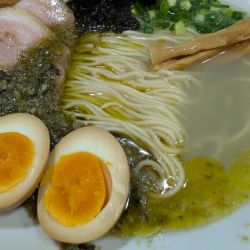 金豚王牡蠣塩らぁ麺味玉入り